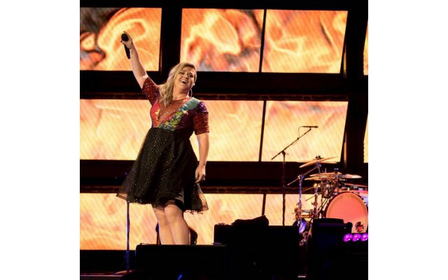 Kehamilan Ke-2 Kelly Clarkson