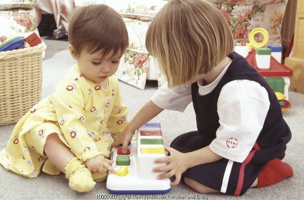 Ajarkan Si Kecil Untuk Berbagi