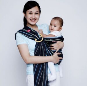 Menggendong Bayi dengan Baby Sling