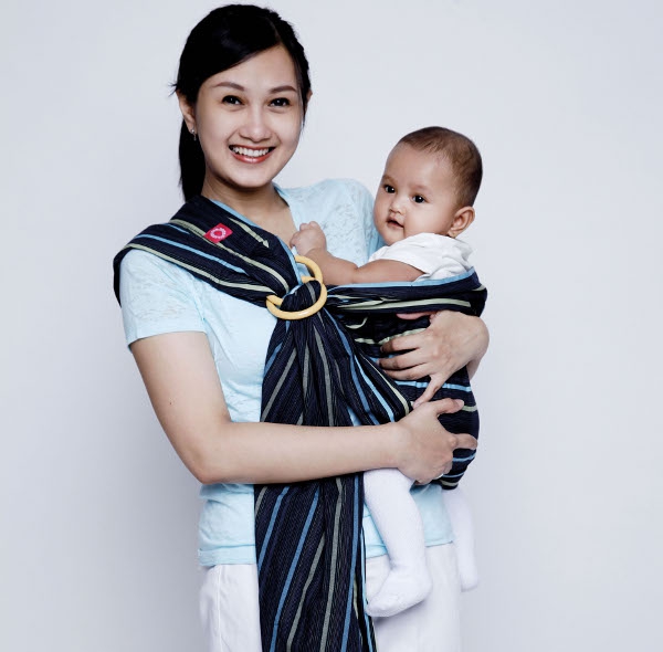 Menggendong Bayi dengan Baby Sling
