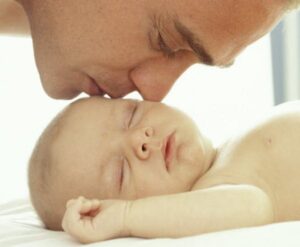 Mengapa Bayi Sulit Tertidur di Malam Hari?