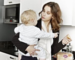 Tangan Bayi Mulai Aktif Menarik-narik