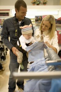 Tips Membawa Bayi ke Mal