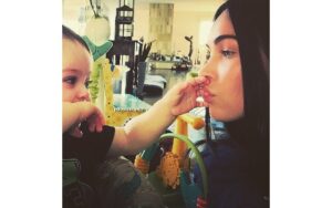 Aksi Lucu Putra Megan Fox