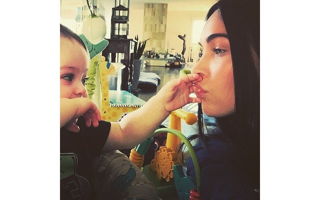 Aksi Lucu Putra Megan Fox