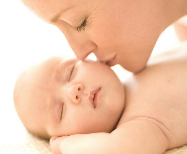 Bahayakah Bayi Tidur dengan Mata Terbuka?