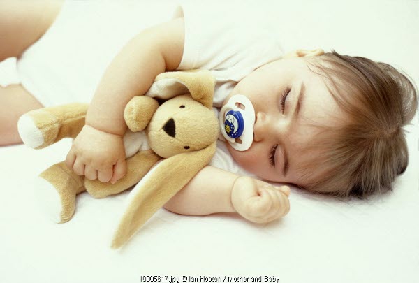 Empeng Memperparah Sariawan di Mulut Balita