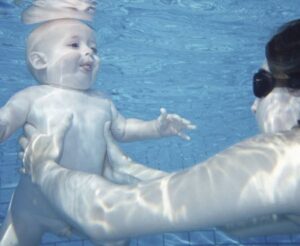 Yuk, Ajak Bayi Berenang!