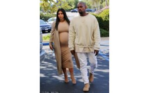 Kim Kardashian Tampil Stylish di Ulang Tahun ke-35