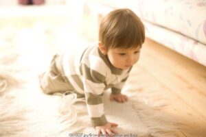 Pentingnya Bayi Merangkak