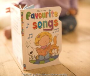 Musik Berdampak Positif Bagi Bayi 0-12 Bulan