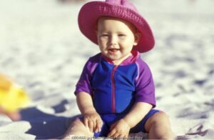 Liburan di Pantai Bersama Bayi