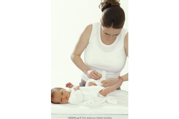 Normalkah Jika Urine Bayi Berwarna Kuning Tua?