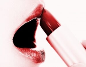 Tampil Elegan dengan Lipstik Gelap