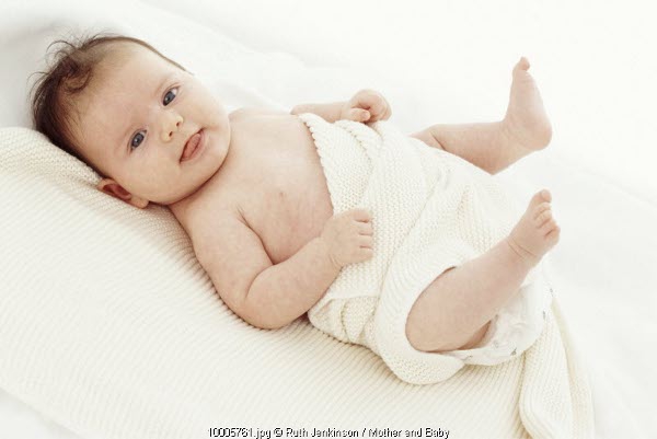 Bayi Belajar Bicara dengan Meniru Orang di Sekitarnya