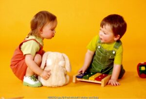 Mengatasi Anak yang Pemalu