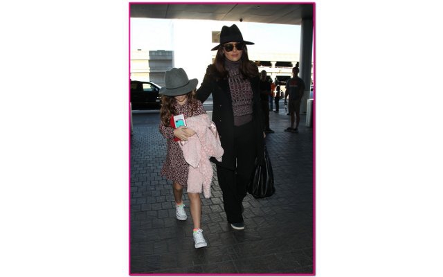 Yuk, Contek Gaya Keren Salma Hayek dan Putrinya!