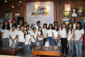 Anak-Anak Gelar Pertunjukan Musik untuk Berdonasi kepada Penderita Kanker