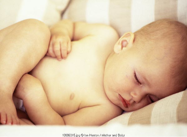 3 Cara Mudah Meredakan Pilek Si Kecil