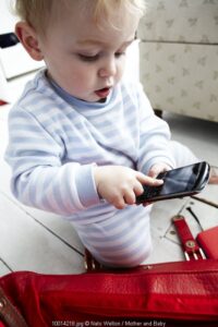 Cybersickness Mengintai Anak yang Gemar Bermain Games di Smartphone