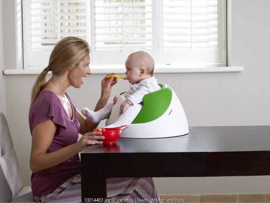 7 Hal yang Tidak Tepat saat Memberi Anak Makan