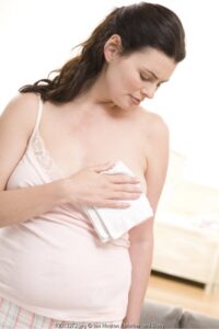 Mengatasi Payudara Bengkak saat Menyusui