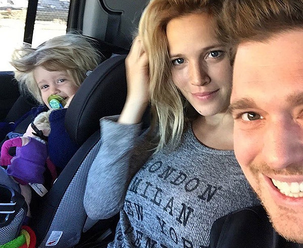 Michael Buble Selalu Berbagi dengan Sang Istri