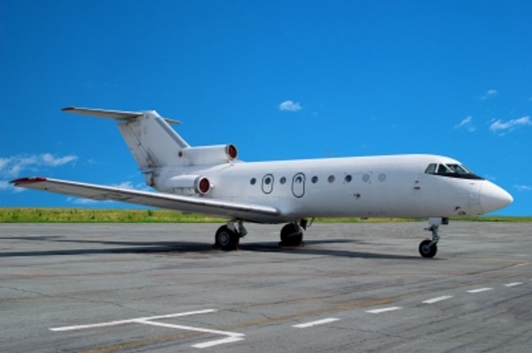 Hindari Kontak dengan Tray Table dalam Pesawat