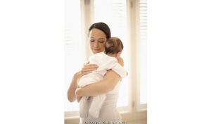 4 Cara Menenangkan Bayi Menangis saat Tidur