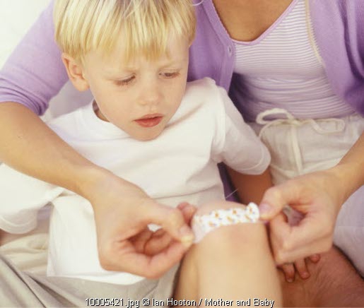 6 Langkah Pertolongan Pertama saat Anak Tergores Benda Tajam