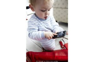 Fenomena Gadget Nanny Mewabah di Kalangan Orangtua