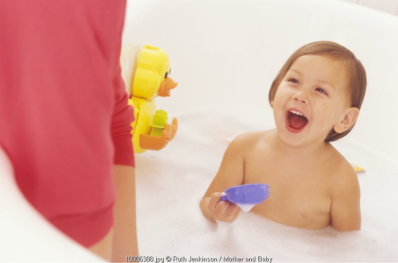 Lakukan 6 Cara Ini Jika Anak Malas Mandi!