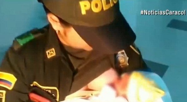 Polisi Susui Bayi yang Dibuang Ibunya