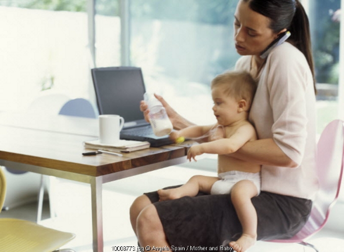 Moms, Gunakan Media Sosial dengan Bijak!