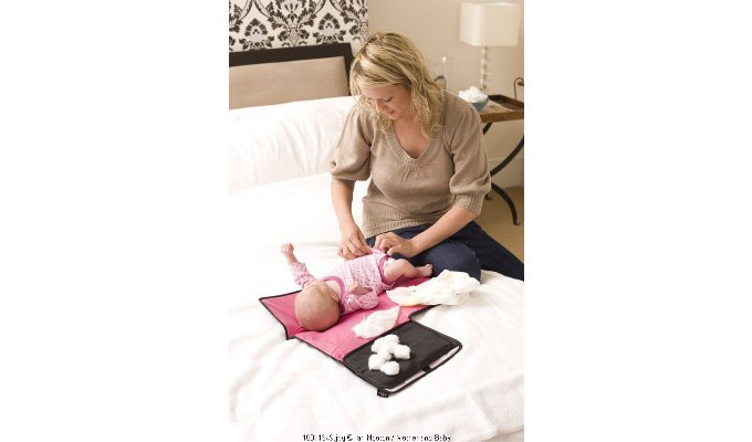 4 Cara Memakaikan Baju Si Kecil Tanpa Bertengkar