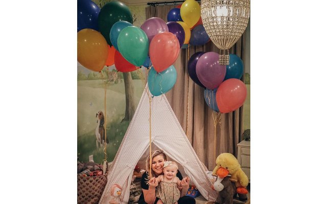 Kelly Clarkson Menulis Buku Cerita Anak