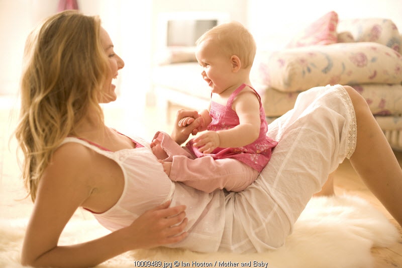 6 Trik Melatih Keterampilan Bahasa Si Kecil