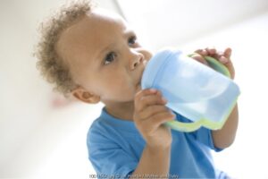 Tips agar Si Kecil Banyak Minum Air Putih