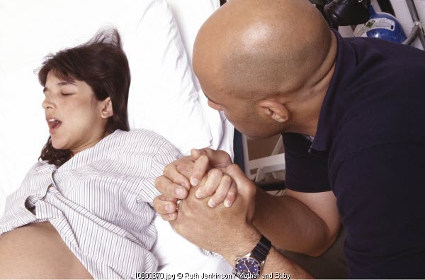 Tips Atasi Trauma Persalinan