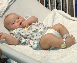 Bayi Selamat Berkat Blitz Kamera