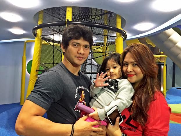 Serunya Akhir Pekan Iko Uwais dan Keluarga