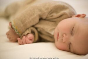 Wajarkah Bayi Mencakar Dirinya Sendiri?