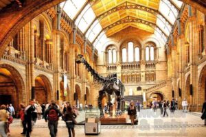 Belajar Sejarah Alam Raya di London