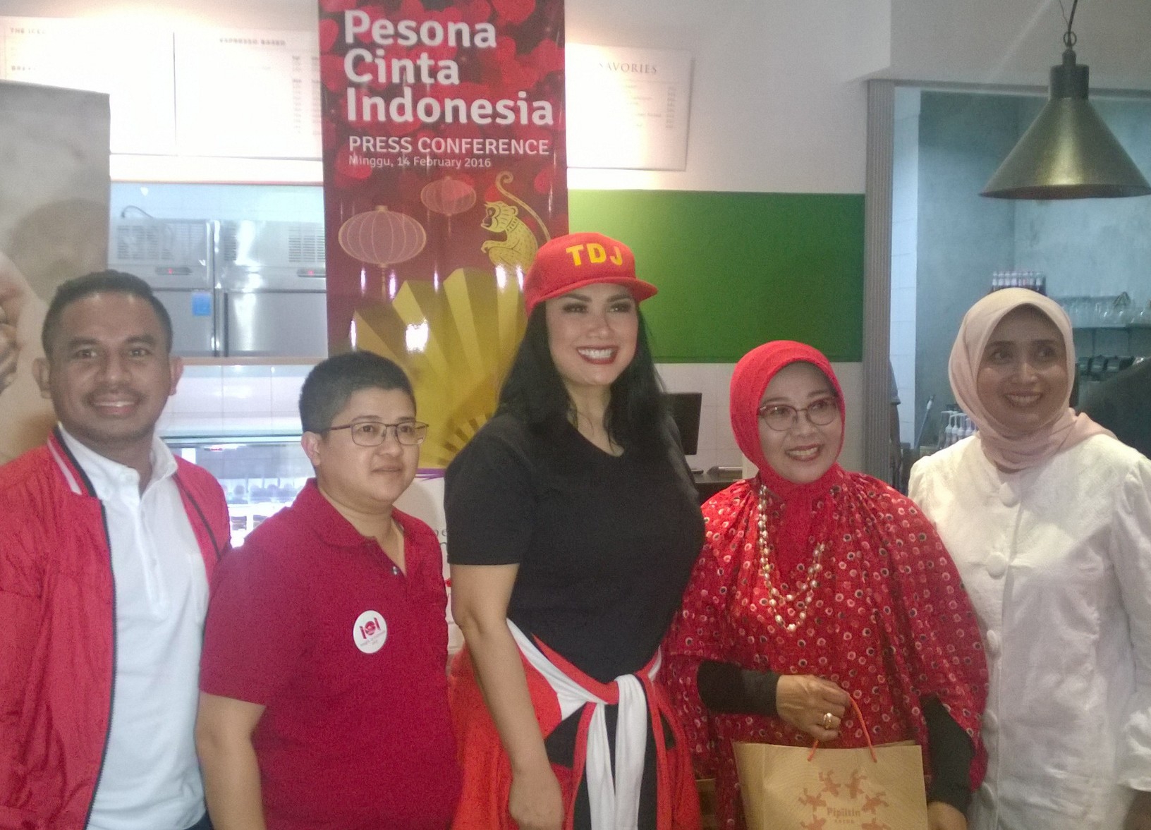 Titi DJ Lebih Memilih Liburan di Dalam Negeri