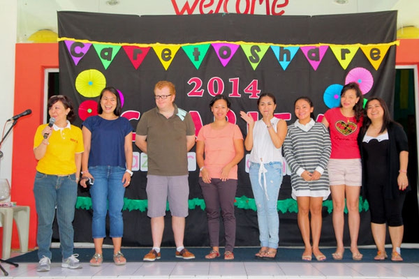 Ajarkan Anak Berbagi Kasih