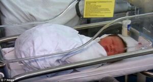 Tulang Panggul Ibu Hampir Patah saat Melahirkan Bayi Seberat 6 Kilogram