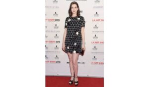 Setelah Melahirkan, Anne Hathaway Merasa Terintimidasi