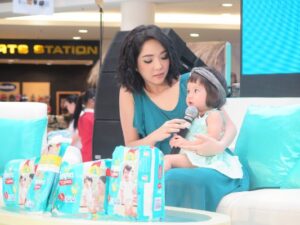 Gempita Nora Marten Menjadi Pusat Perhatian di Surabaya