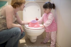 5 Langkah Mengajarkan Si Kecil Toilet Training
