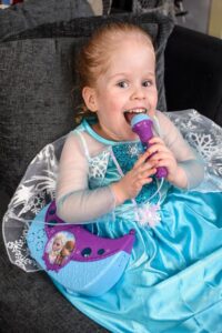 Ajaib! Gadis Kecil ini Bangun dari Koma karena Lagu Frozen